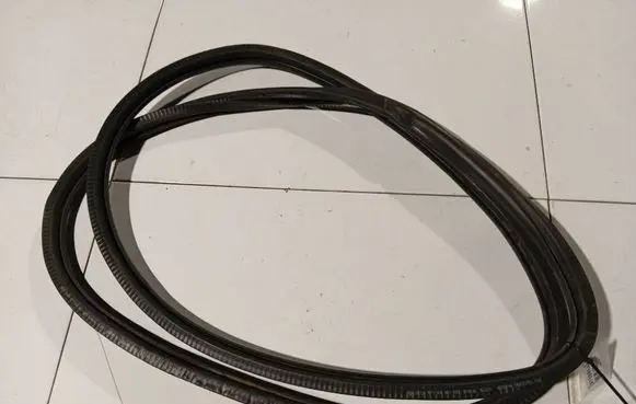 Volkswagen Golf V Rubber seal front coupe door 