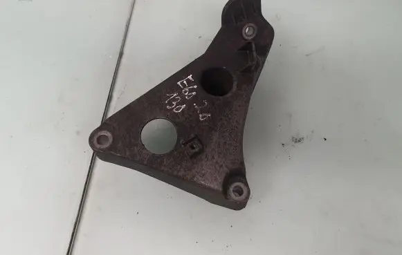 BMW 5 E60 E61 Engine mounting bracket 6777053 22116777053