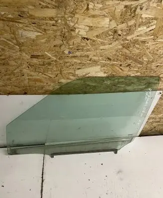 Suzuki Swift I Front door window glass four-door 43R00351