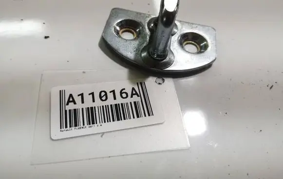 Renault Fluence Front door lock loop/hook striker 