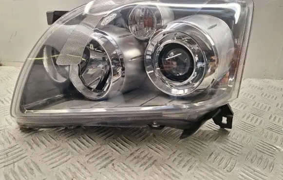 Toyota Avensis T250 Headlight/headlamp 8117005240 6022110