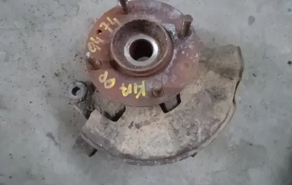 KIA Clarus Front wheel hub spindle knuckle