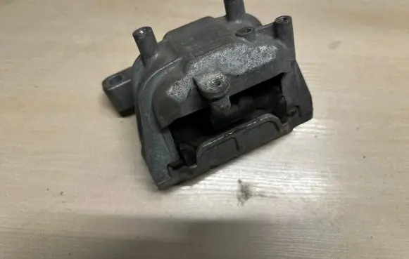 Seat Ibiza V (KJ) Engine mount bracket 1K0199262C