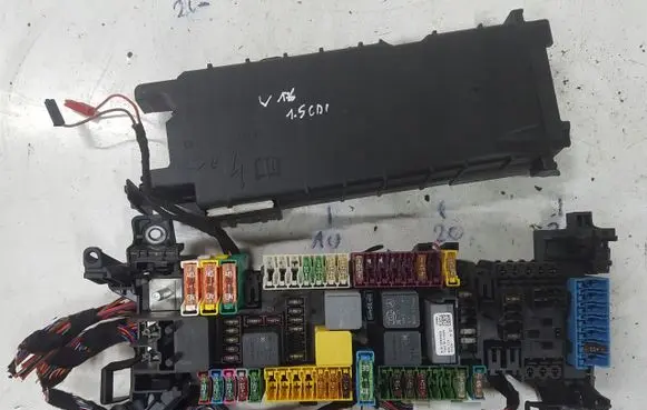 Mercedes-Benz A W176 Fuse box set A2465451440
