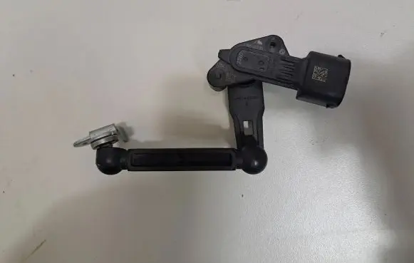 BMW X4 G02 Rear air suspension level height sensor 6895467 6873097