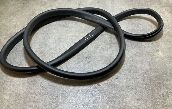 Ford Puma Rear door rubber seal (on body) 