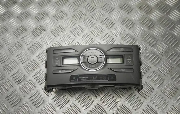 Toyota Auris 150 Climate control unit 5590012A40B