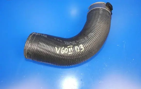 Volvo V60 Intercooler hose/pipe 32222071