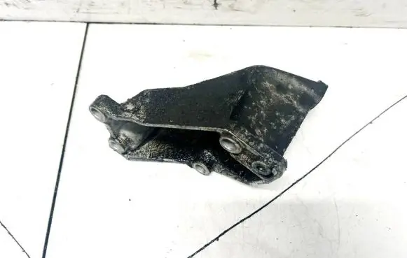 Volkswagen PASSAT B5 Engine mounting bracket