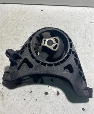 Opel Insignia A Engine mount bracket 13227769
