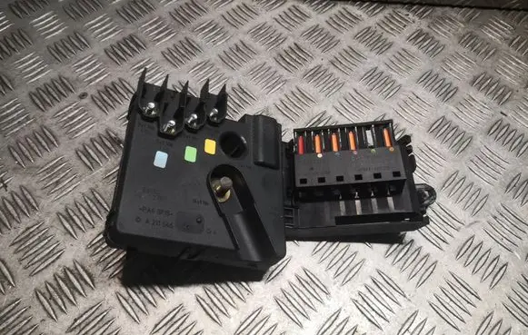 Mercedes-Benz E W211 Fuse box set 2115460641 A2115460641