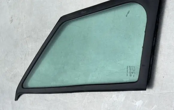 Mercedes-Benz Sprinter W906 Front door vent window glass four-door 43R000016 A9066711320