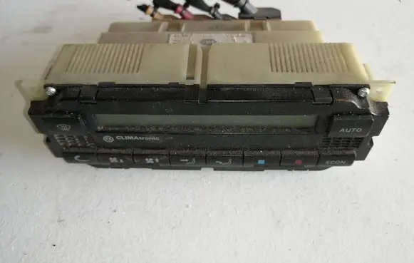 Volkswagen PASSAT B5 Climate control unit 3B1907044A