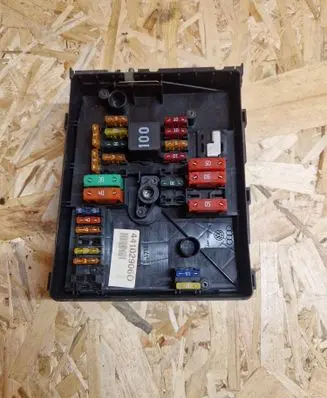 Volkswagen Golf VI Fuse box set 1K0937125D