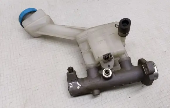 Nissan Primera Master brake cylinder