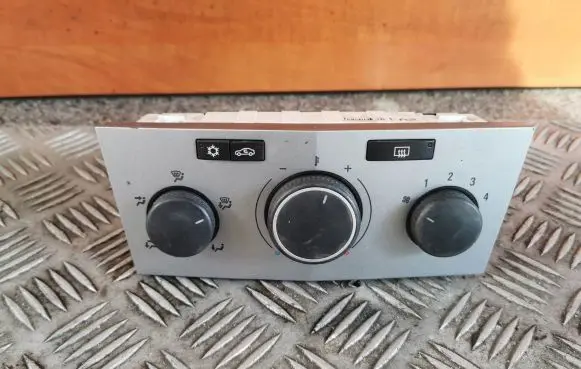 Opel Zafira B Climate control unit 13201299