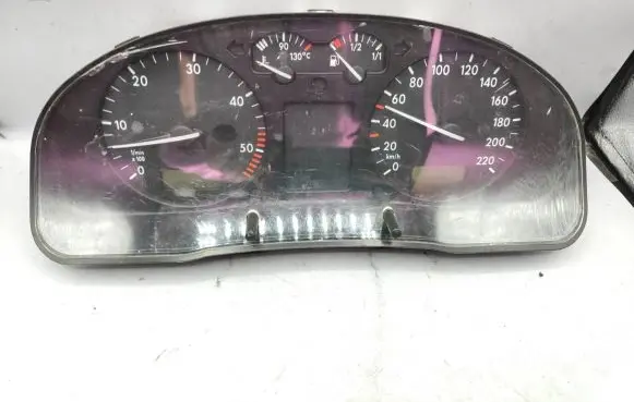 Volkswagen PASSAT B5 Speedometer (instrument cluster) 09051969906 935016088 3571350