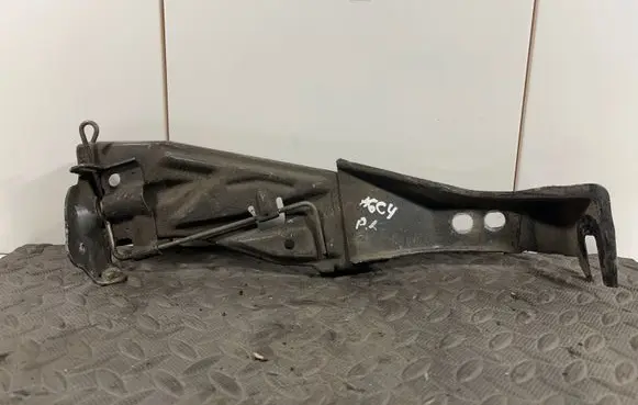 Audi A6 S6 C4 4A Radiator mount bracket 4A0805808