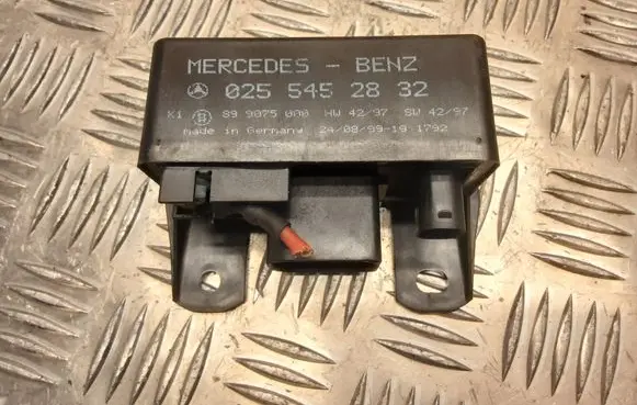 Mercedes-Benz A W168 Glow plug pre-heat relay 0255452832