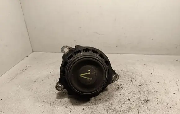 BMW 4 F32 F33 Engine mount bracket 6856405