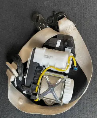 BMW 7 G11 G12 Front seatbelt 7402424
