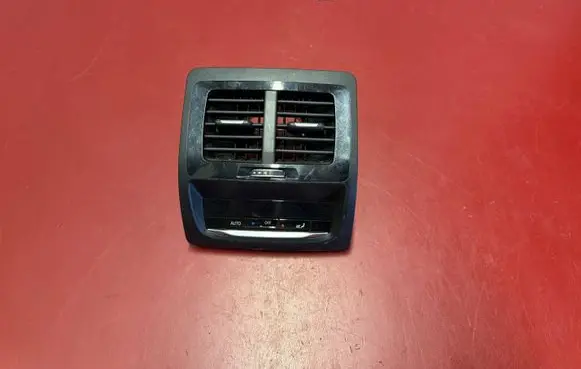 BMW X3 G01 Rear air vent grill 9363822 64229363822