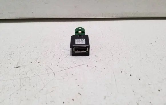 Audi A5 USB socket connector 5Q0035726