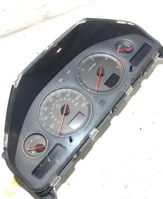 Volvo XC90 Speedometer (instrument cluster) 30746111 8602891 69594850T