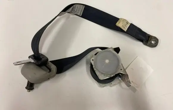 Toyota Corolla Verso AR10 Middle seatbelt (rear) 