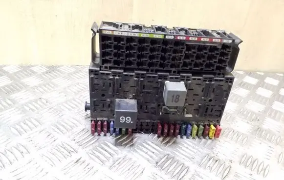 Volkswagen Transporter - Caravelle T4 Fuse module 357937039
