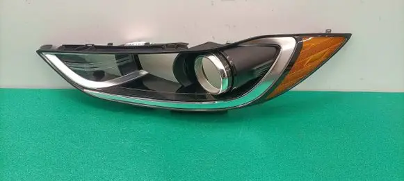 Hyundai Elantra VI Headlight/headlamp 0000613
