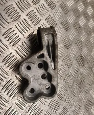 Toyota Prius (XV60) Engine mounting bracket