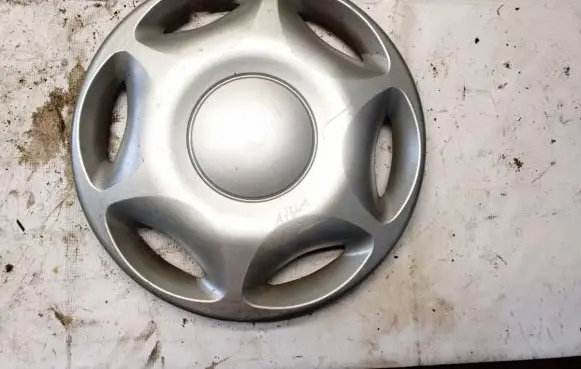 Audi 80 90 S2 B4 R15 wheel hub/cap/trim 