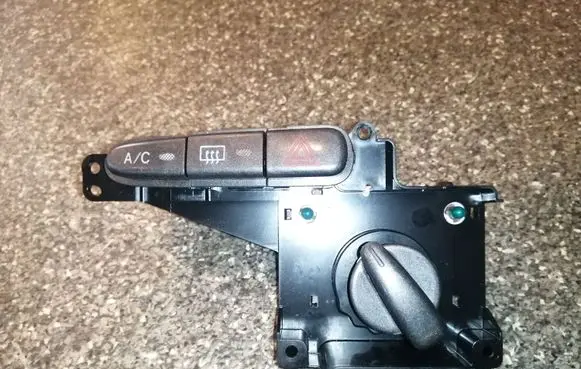 Toyota Yaris Hazard light switch 758294
