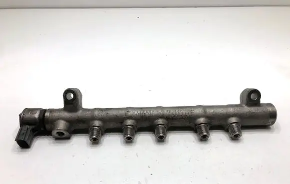 Volvo V60 Fuel main line pipe 31303612