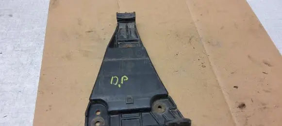 Audi A4 S4 B5 8D Front bumper mounting bracket 8D0807284
