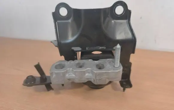 Toyota Yaris Cross Engine mount bracket 