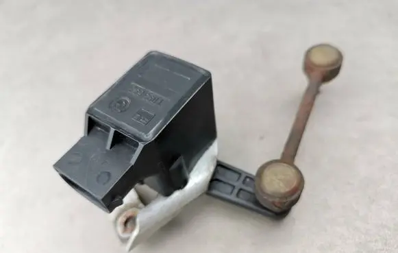 BMW 5 E39 Headlight/headlamp level sensor 1093698 219703