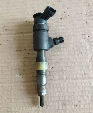 Peugeot 2008 I Fuel injector 0445110340