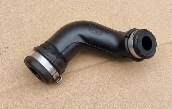 Volvo C30 Breather hose/pipe 30777567