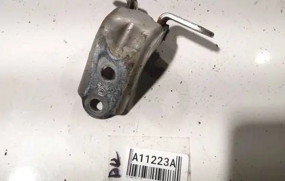 KIA Ceed Front door upper hinge 