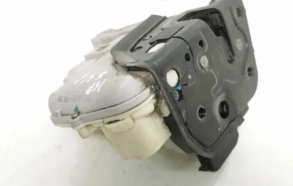Audi A6 S6 C6 4F Front door lock 4f1837015