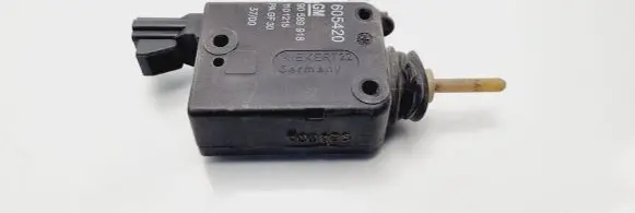 Opel Astra G Central locking motor 90589918 1101215