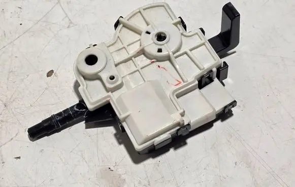 Toyota C-HR I Fuel tank cap lock 