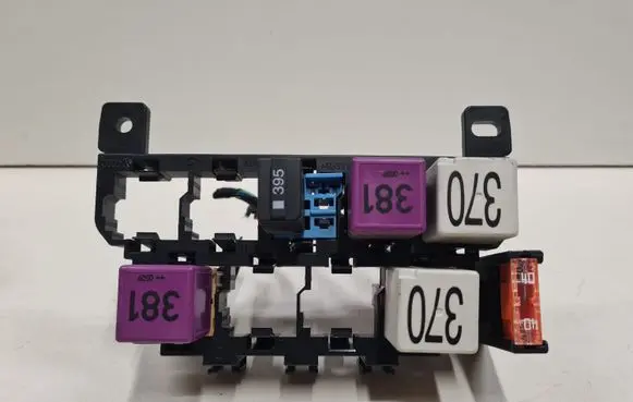 Audi A6 S6 C6 4F Relay mounting block 8A0937530 4B0937527A 8D0951253