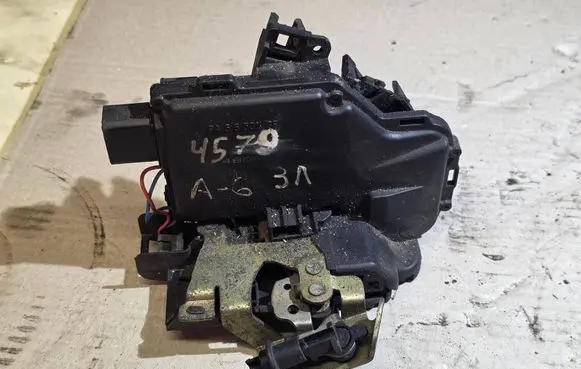 Audi A6 S6 C5 4B Rear door lock 4B0839015G