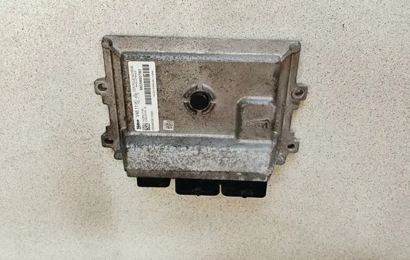 Peugeot 208 Engine control unit/module 9805895780 V29035181A 142860145
