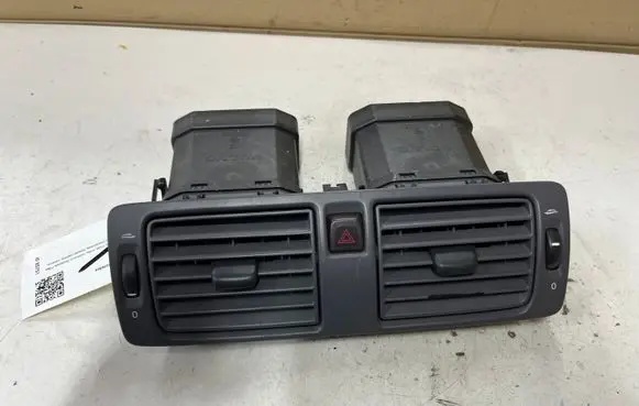Volvo V50 Dash center air vent grill 30722777 Y01145