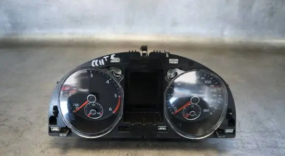 Volkswagen PASSAT CC Speedometer (instrument cluster) 3C8920971A