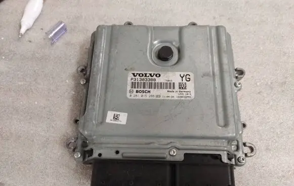 Volvo XC60 Engine control unit/module P31303388 0281015286